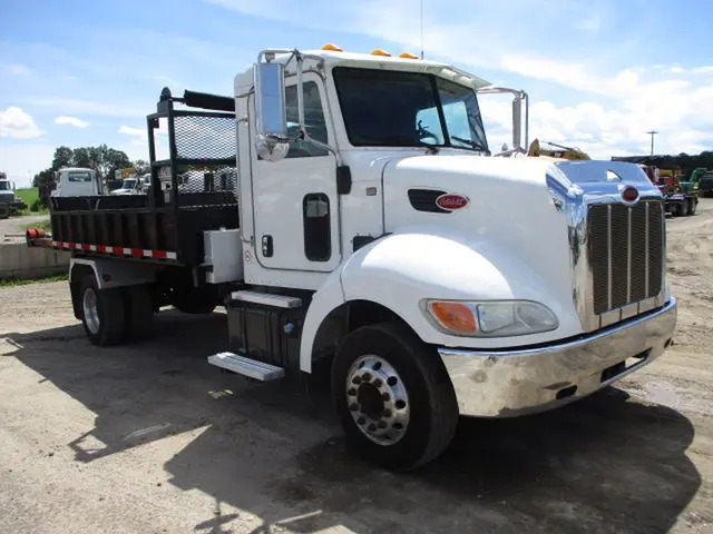 2013 PETERBILT 330 in East Wareham, MA