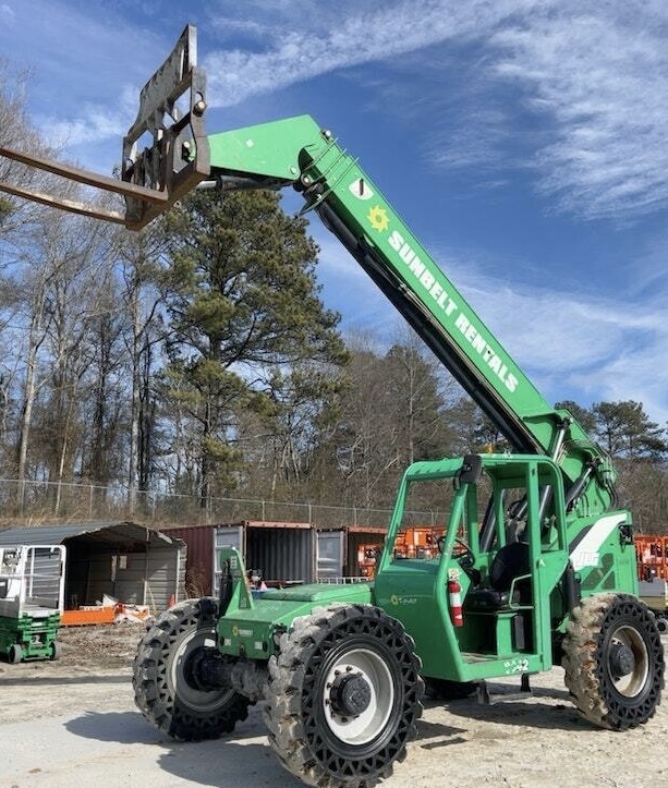 2017 SKYTRAK 8042 in Antioch, TN