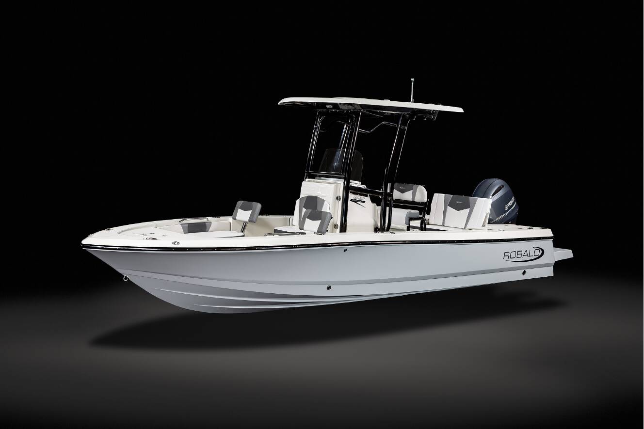 A photo of this 2024 Robalo 226 Cayman