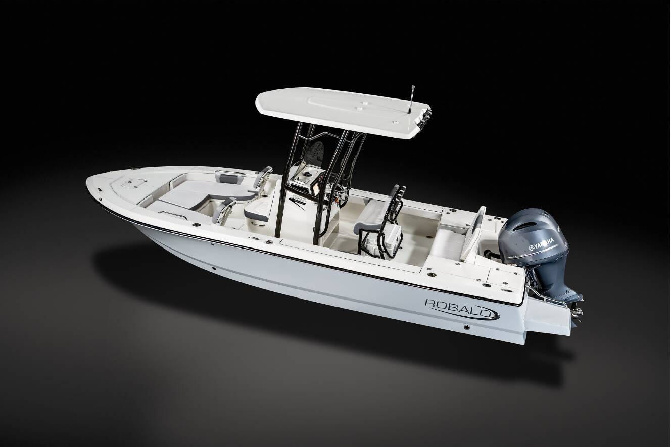 A photo of this 2024 Robalo 226 Cayman