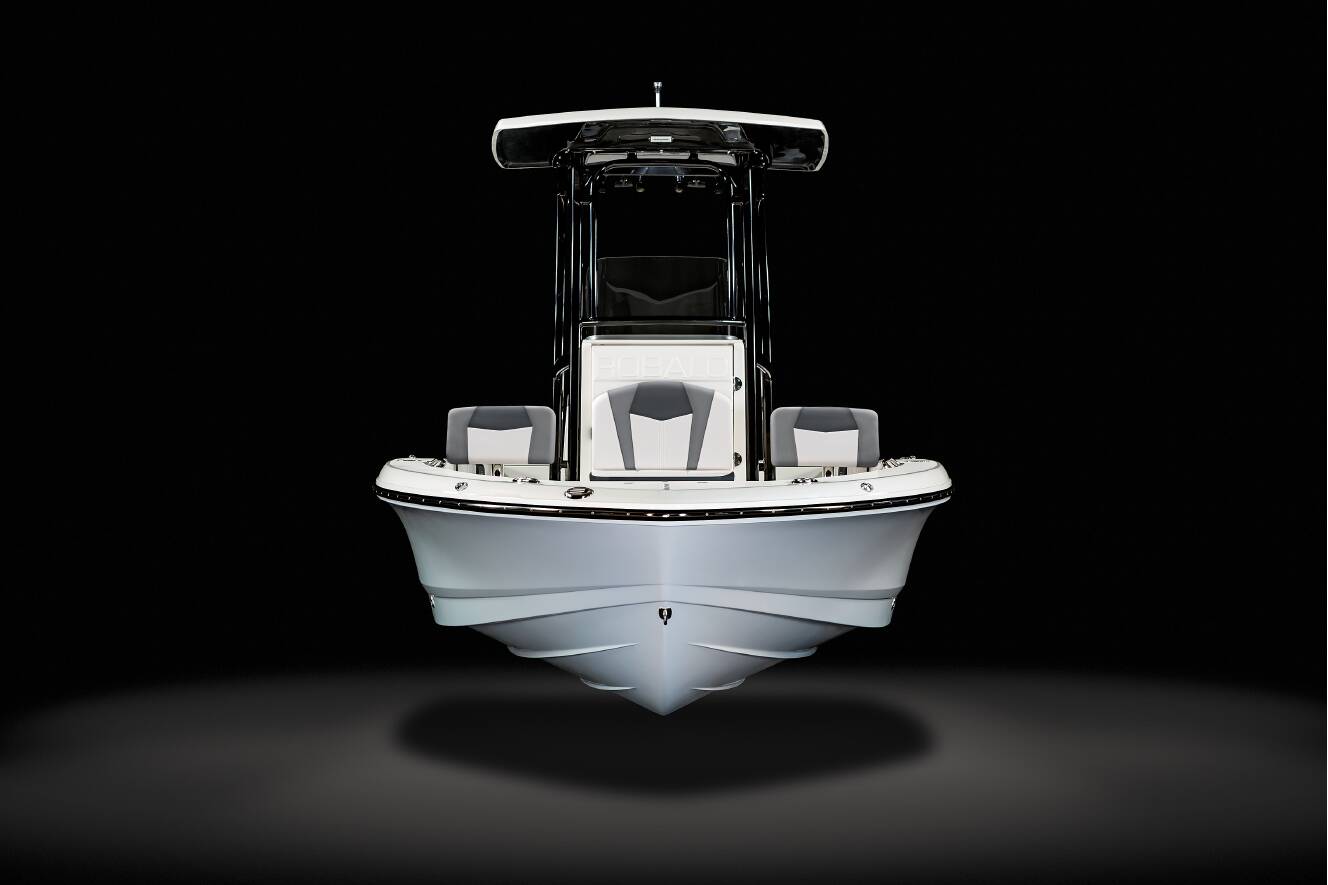 A photo of this 2024 Robalo 226 Cayman