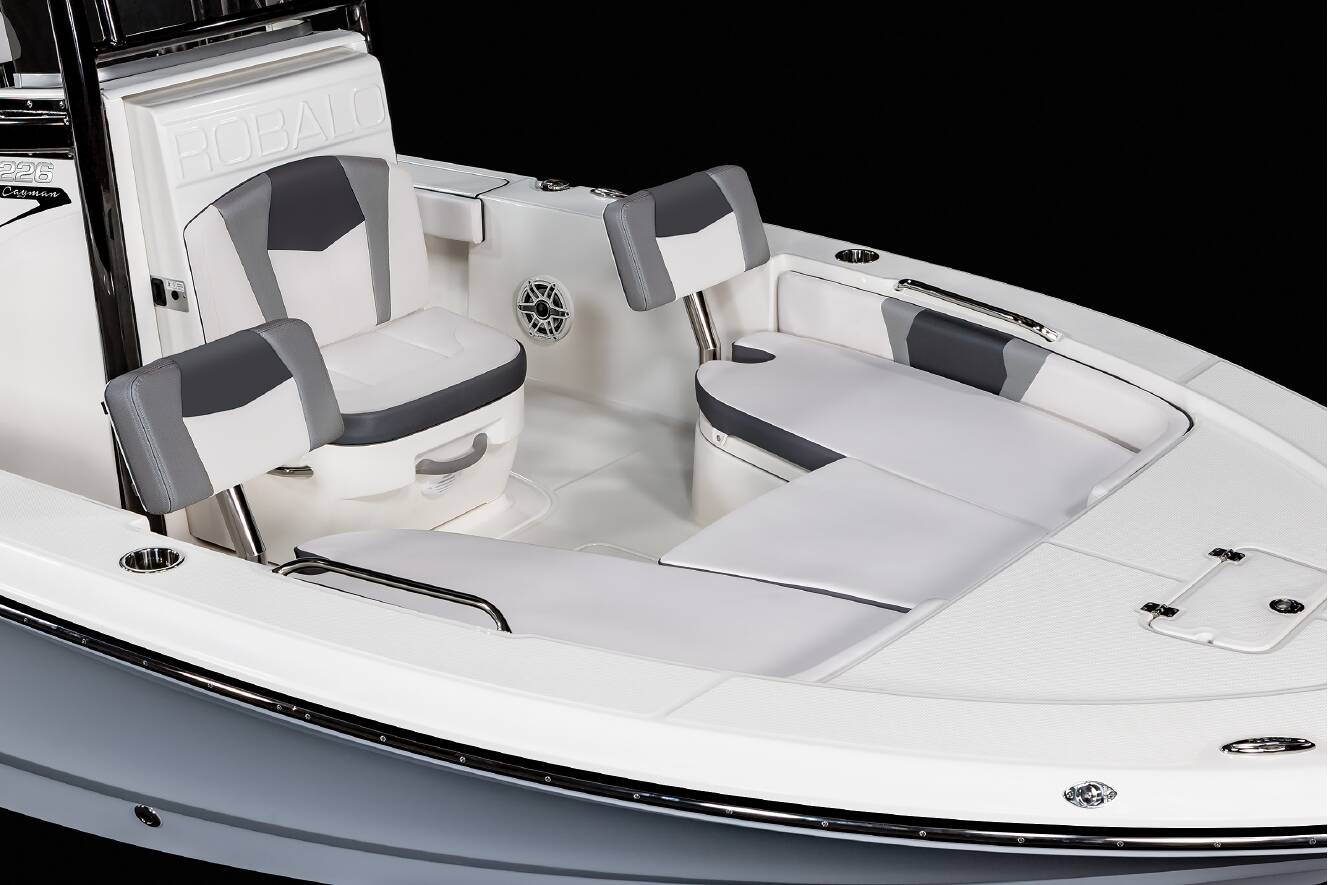 A photo of this 2024 Robalo 226 Cayman