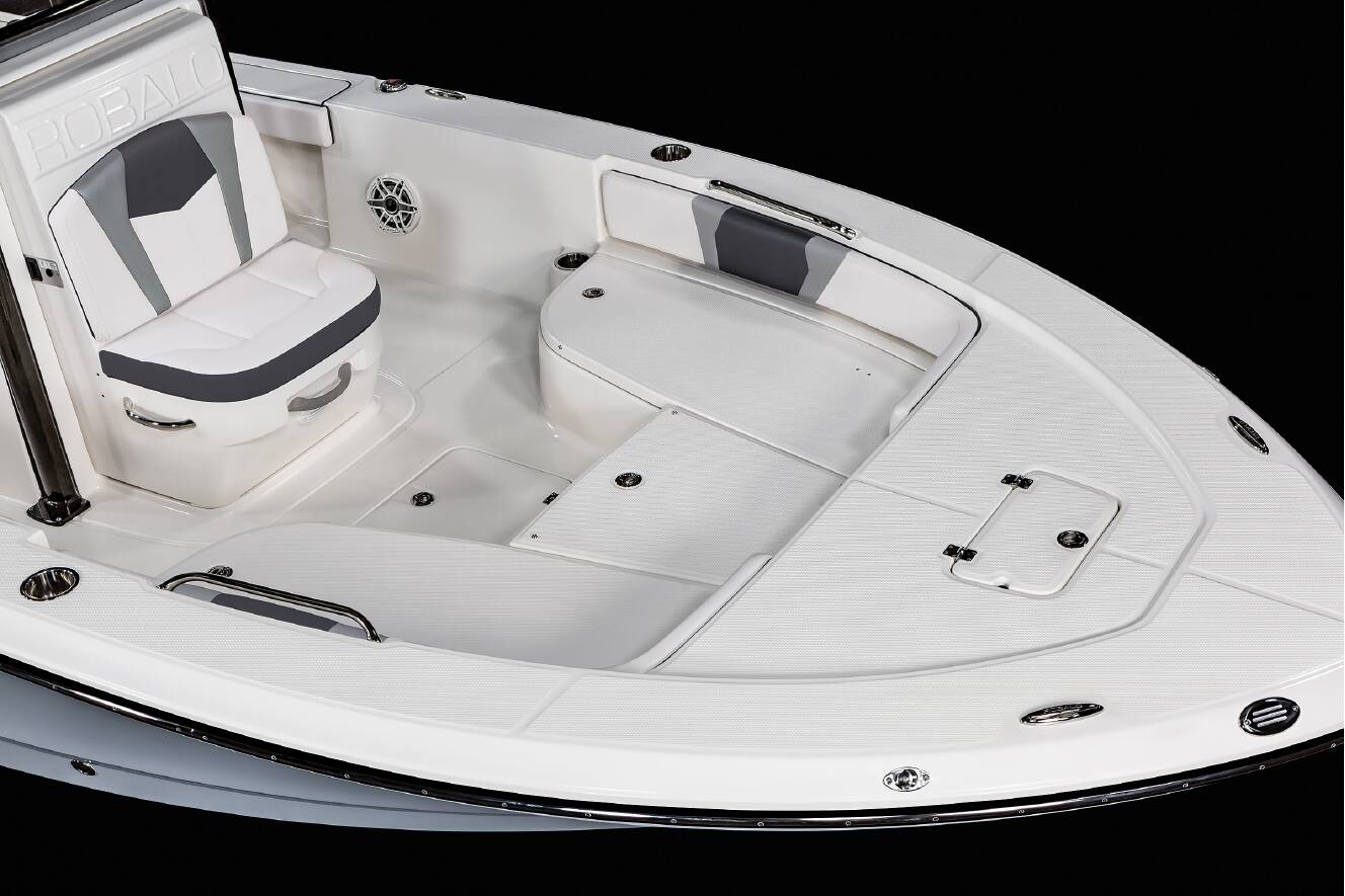 A photo of this 2024 Robalo 226 Cayman