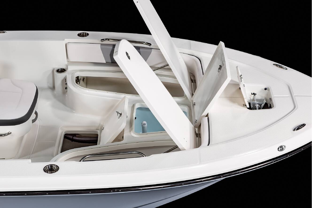 A photo of this 2024 Robalo 226 Cayman