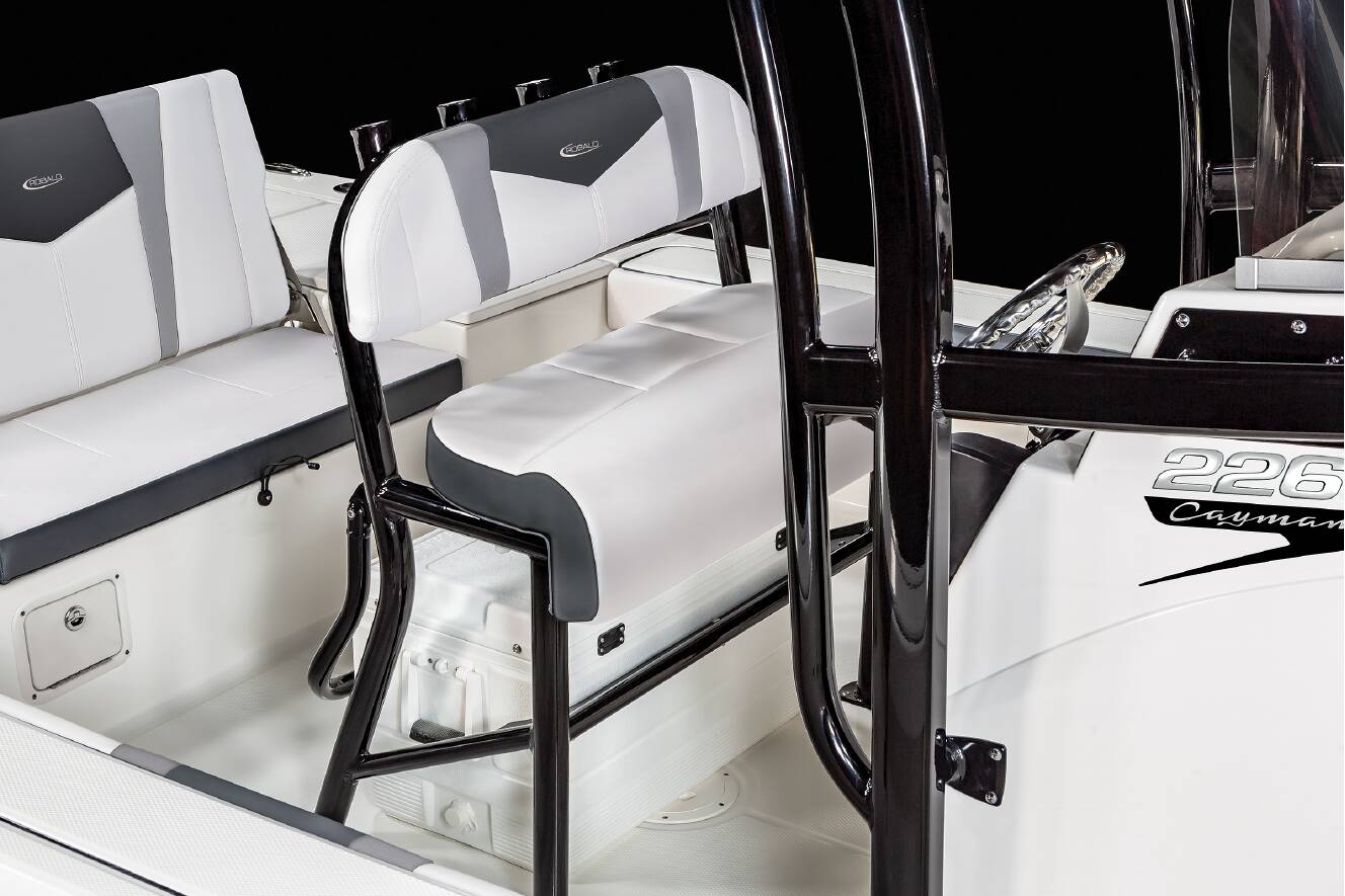 A photo of this 2024 Robalo 226 Cayman