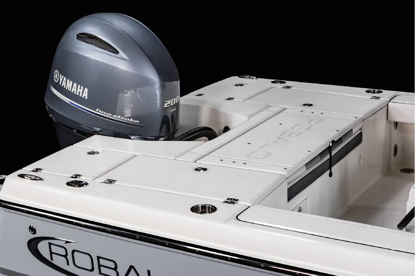A photo of this 2024 Robalo 226 Cayman