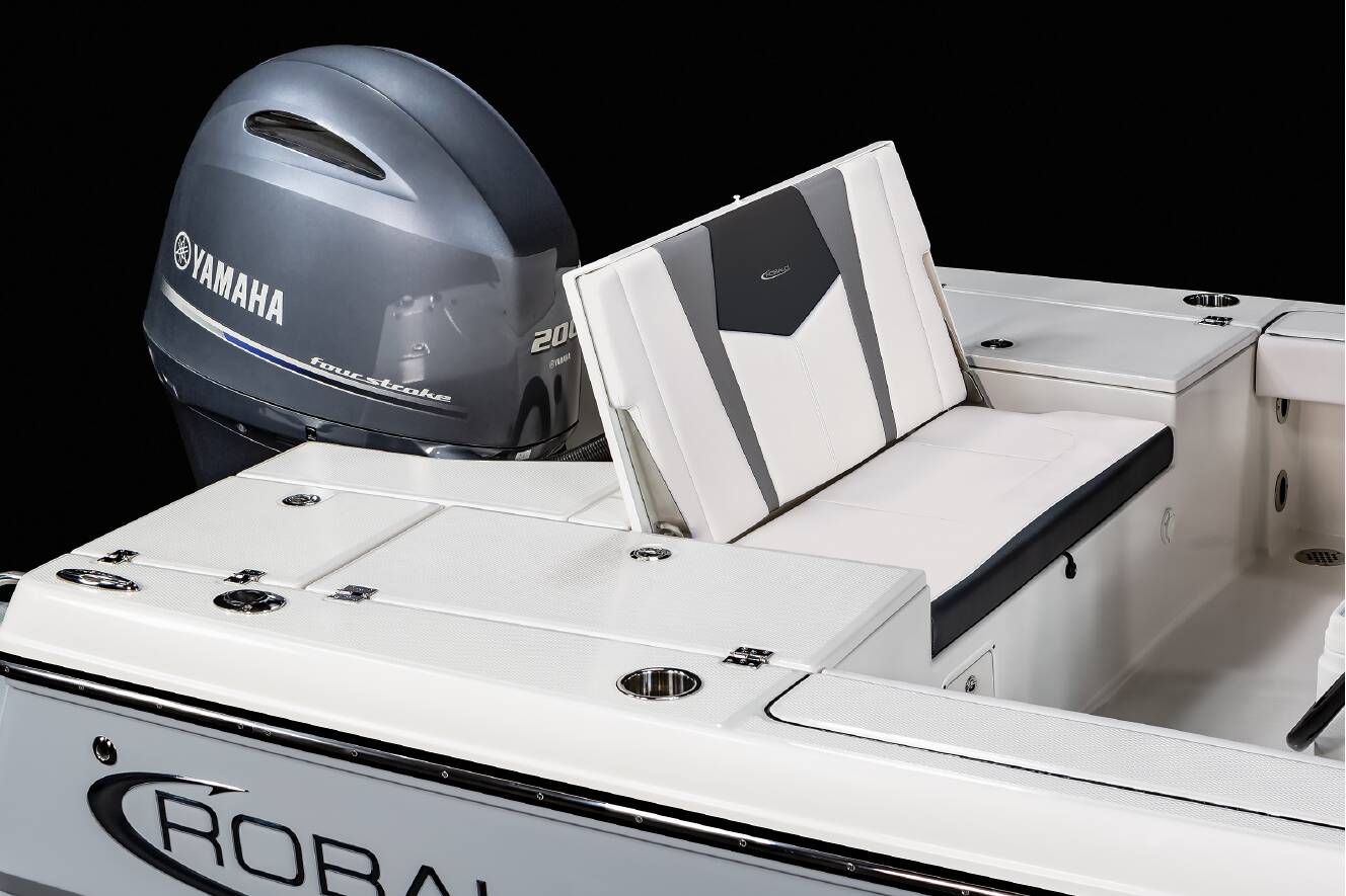A photo of this 2024 Robalo 226 Cayman