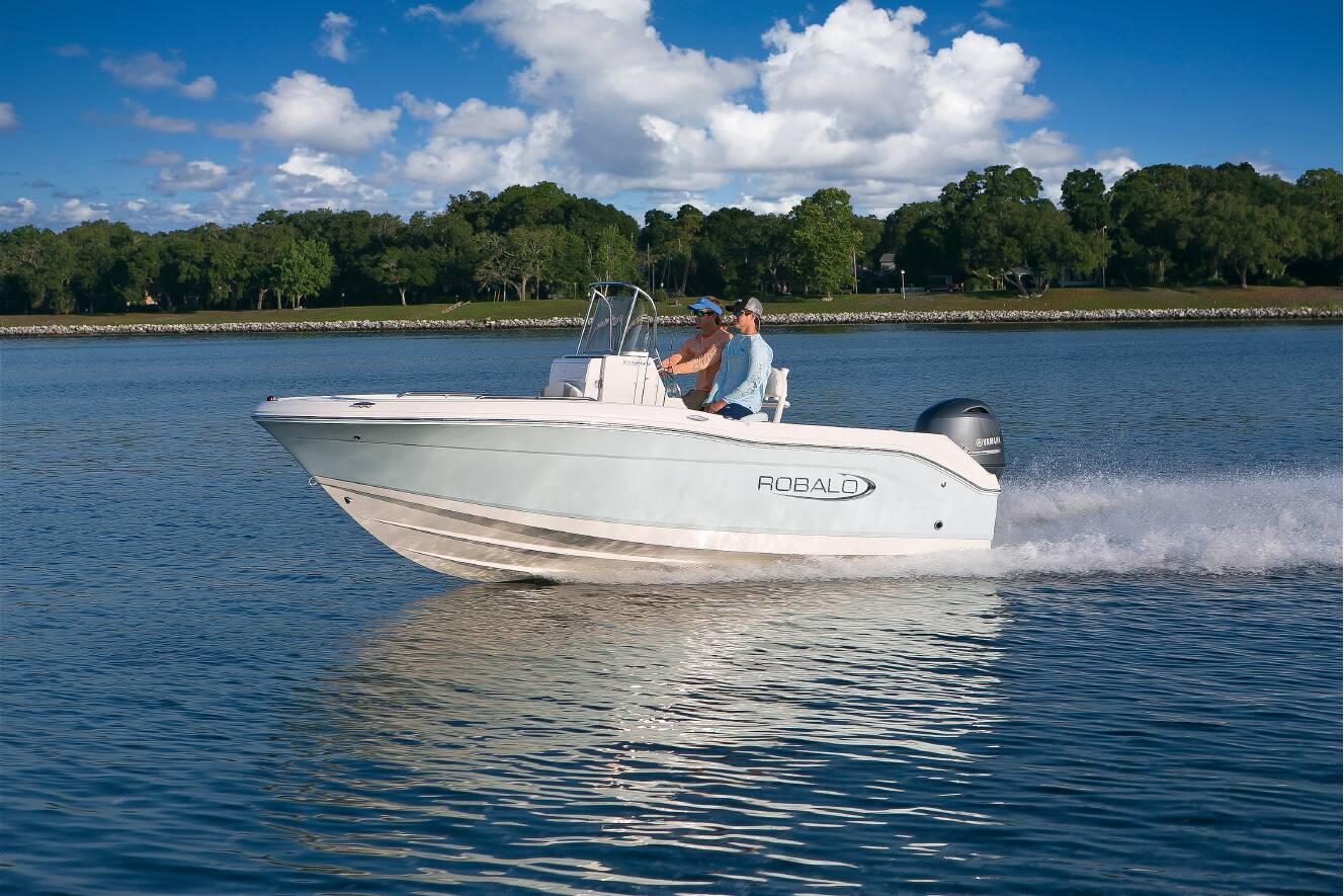 A photo of this 2024 Robalo R180