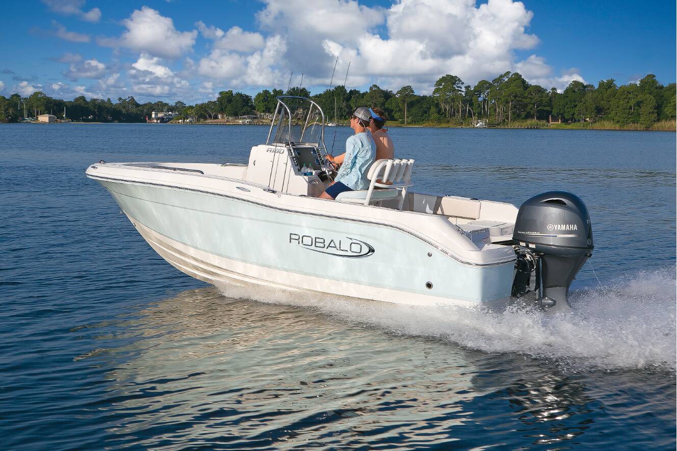 A photo of this 2024 Robalo R180