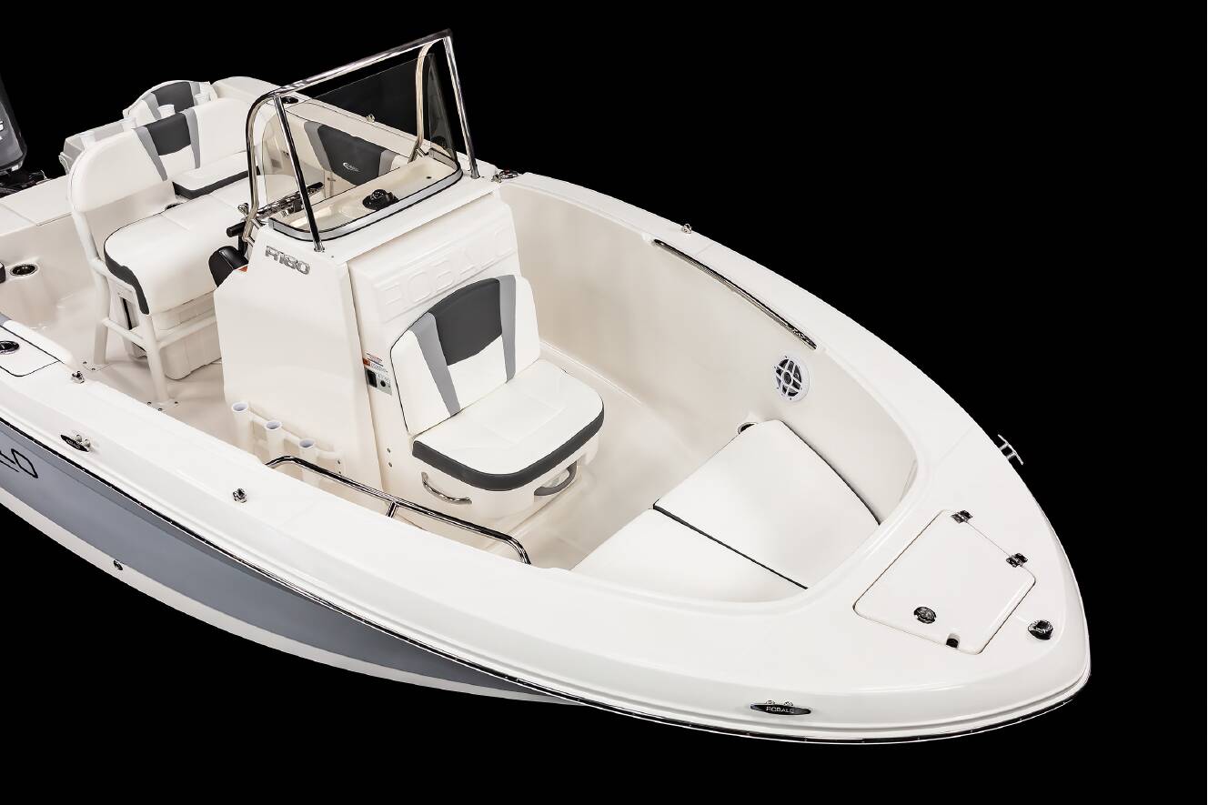 A photo of this 2024 Robalo R180