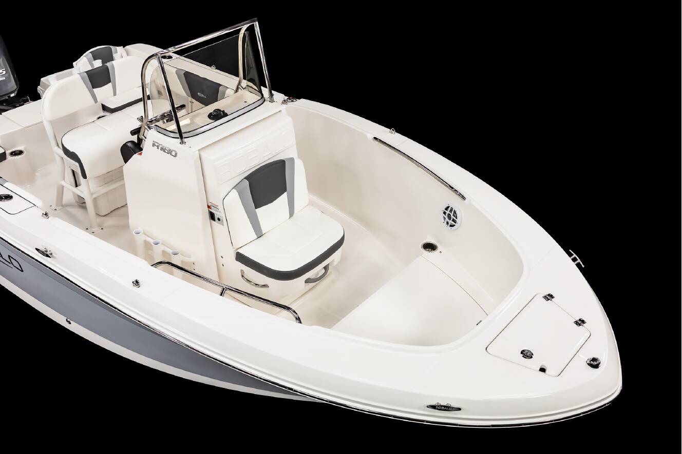A photo of this 2024 Robalo R180