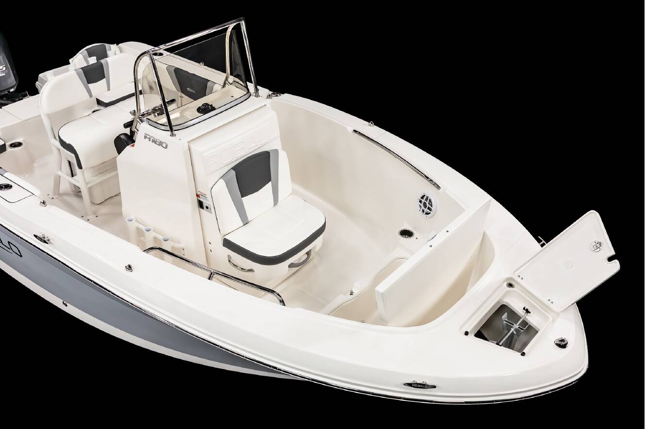 A photo of this 2024 Robalo R180