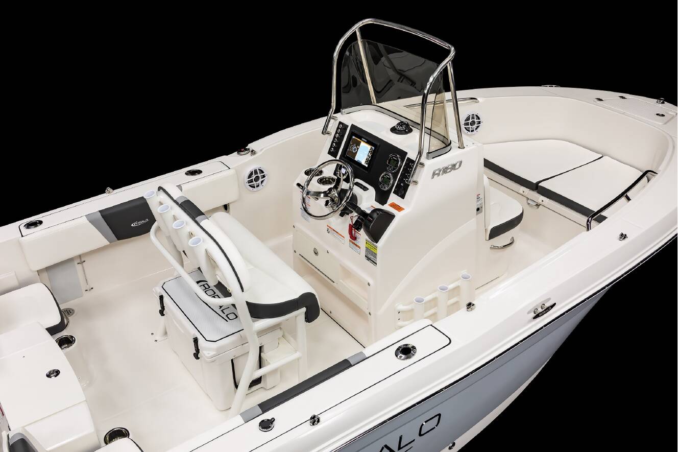 A photo of this 2024 Robalo R180