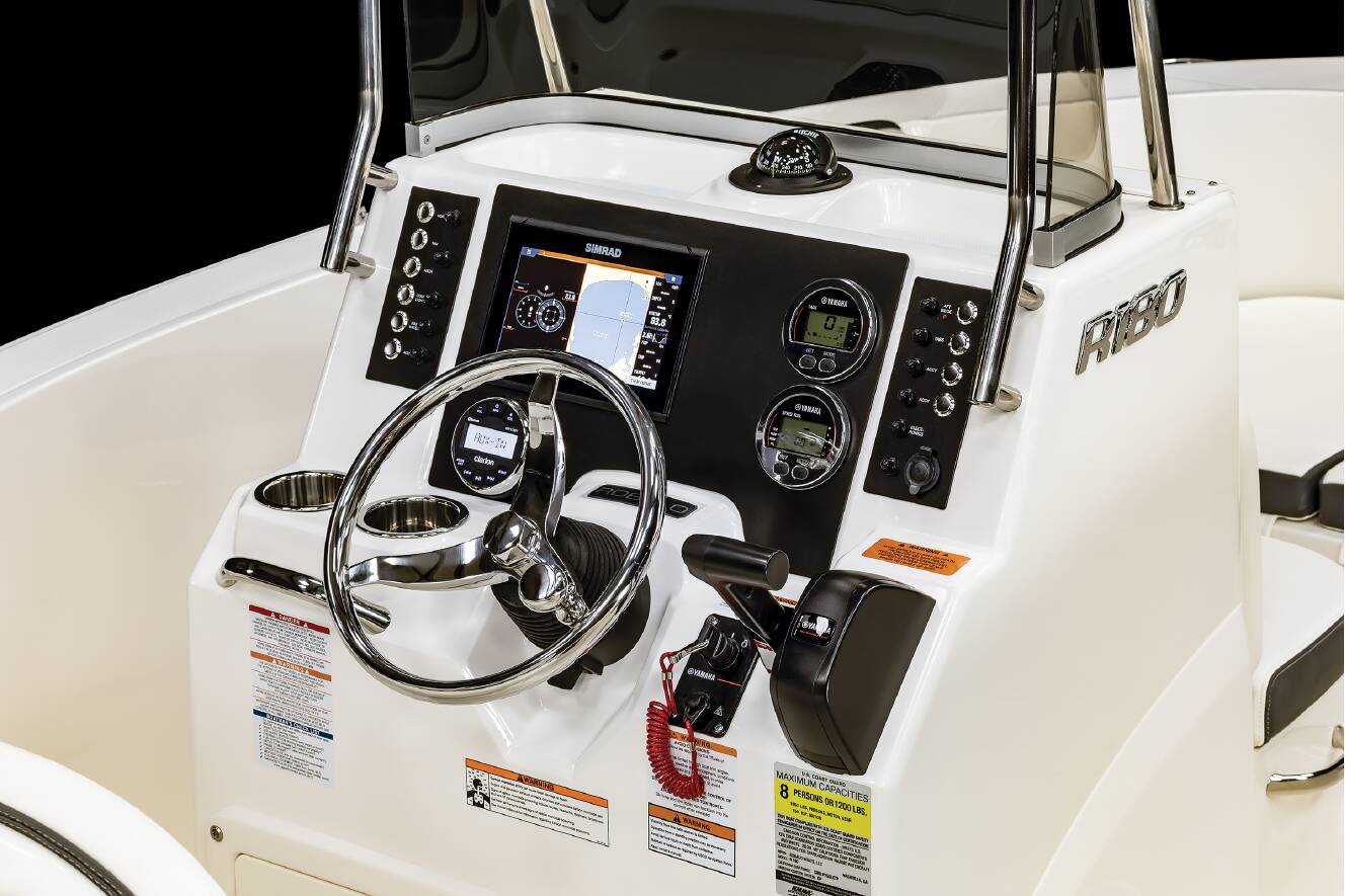 A photo of this 2024 Robalo R180