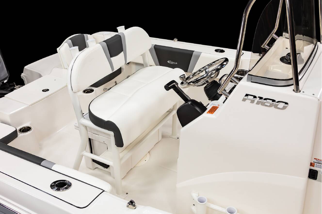 A photo of this 2024 Robalo R180