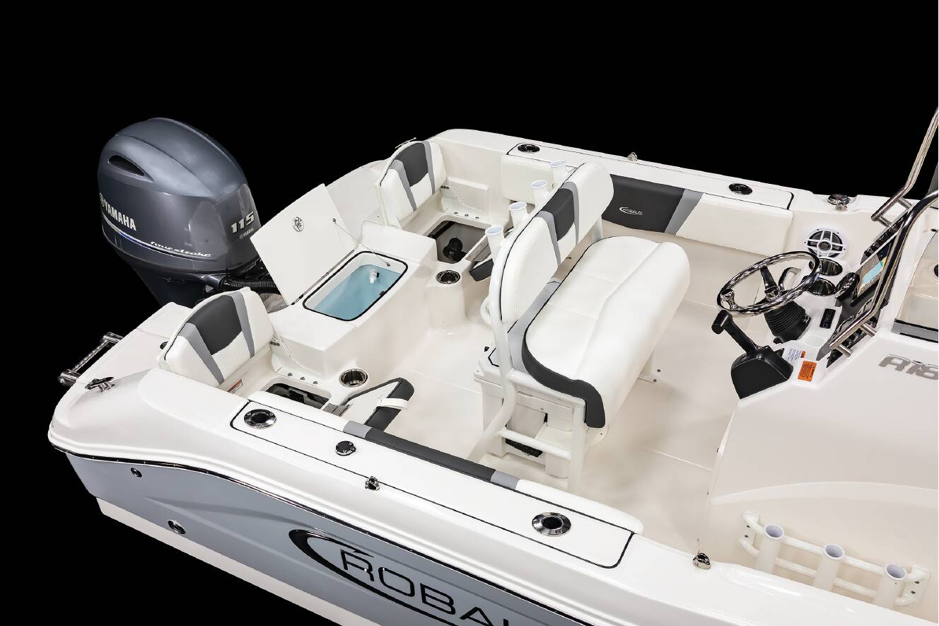 A photo of this 2024 Robalo R180