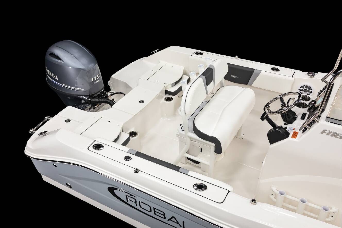 A photo of this 2024 Robalo R180
