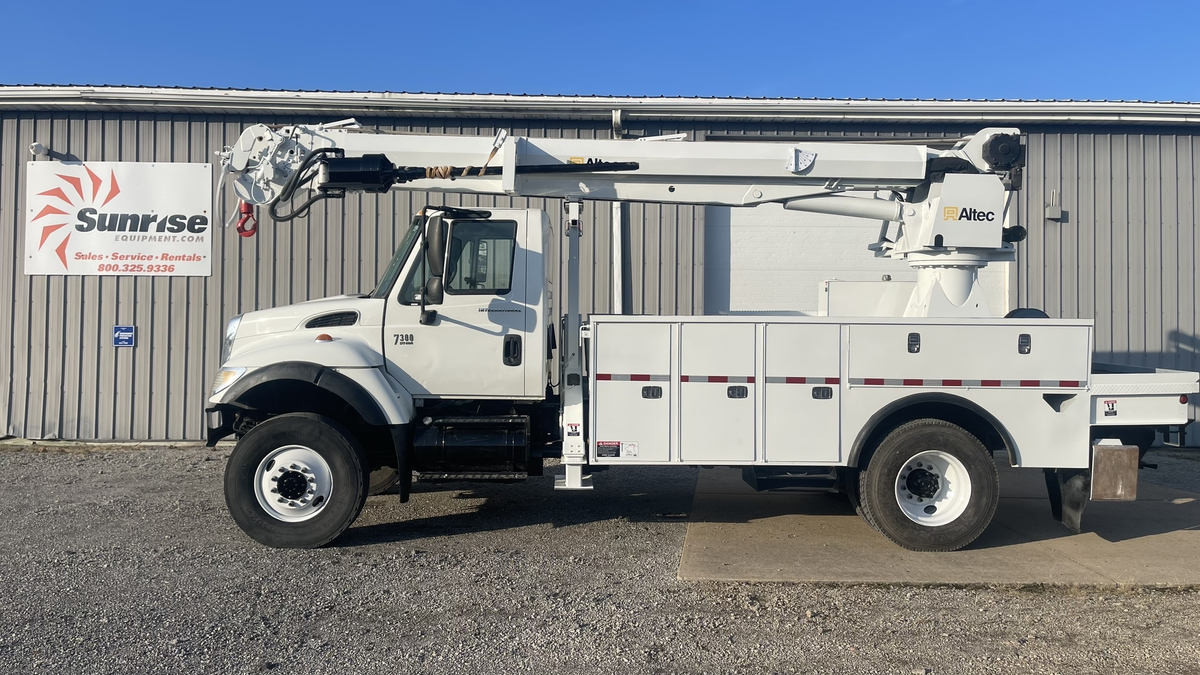 2006 INTERNATIONAL 7300 in Canton, OH