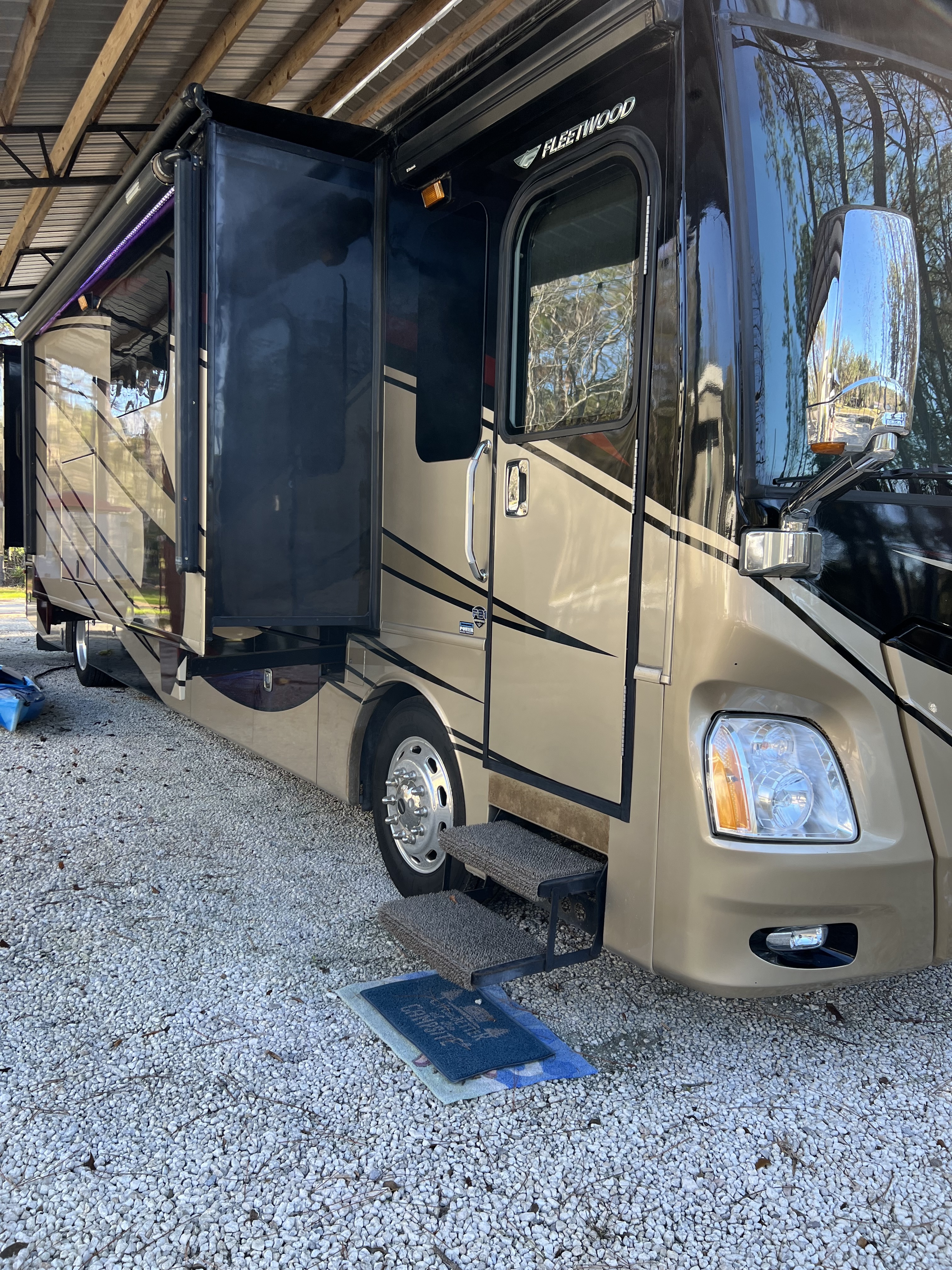 2015 Fleetwood DISCOVERY 40E in jacksonville FL