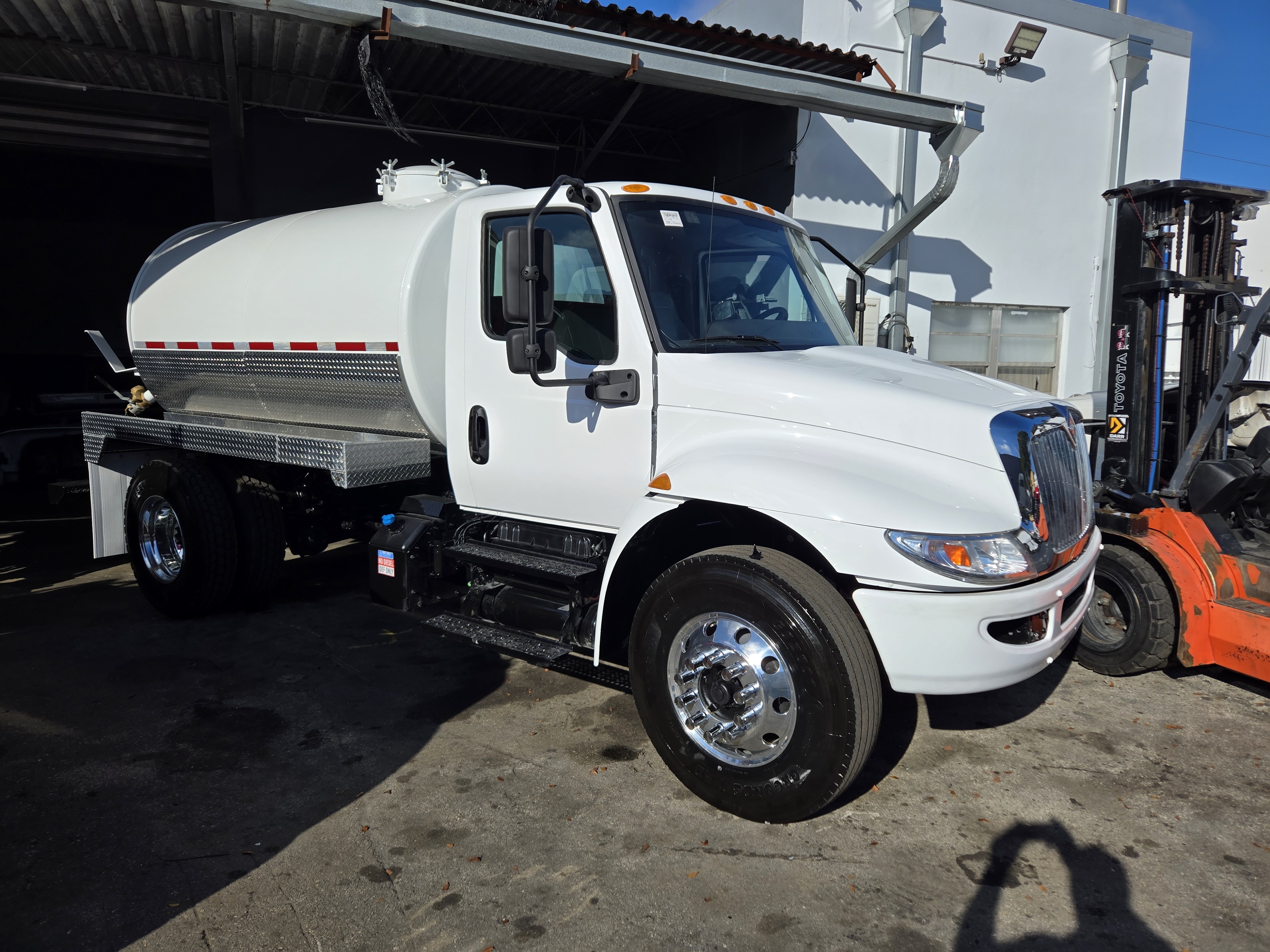 2021 INTERNATIONAL MV607 in Miami, FL