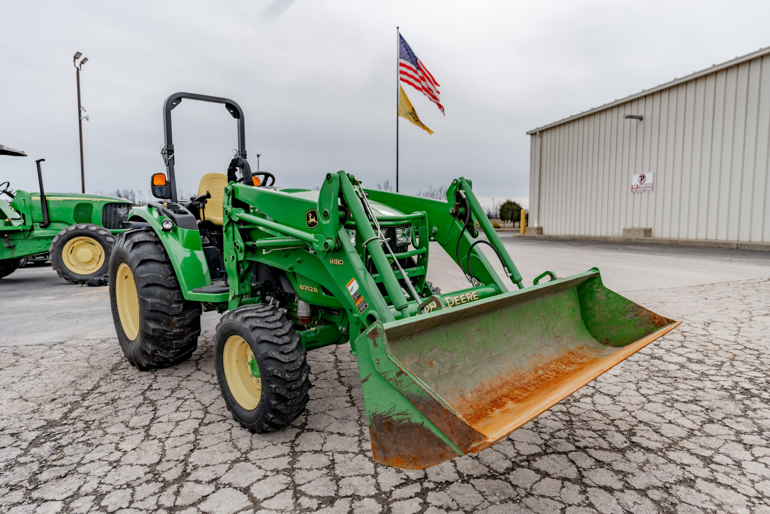 2015 JOHN DEERE 4052R in North Jackson, OH