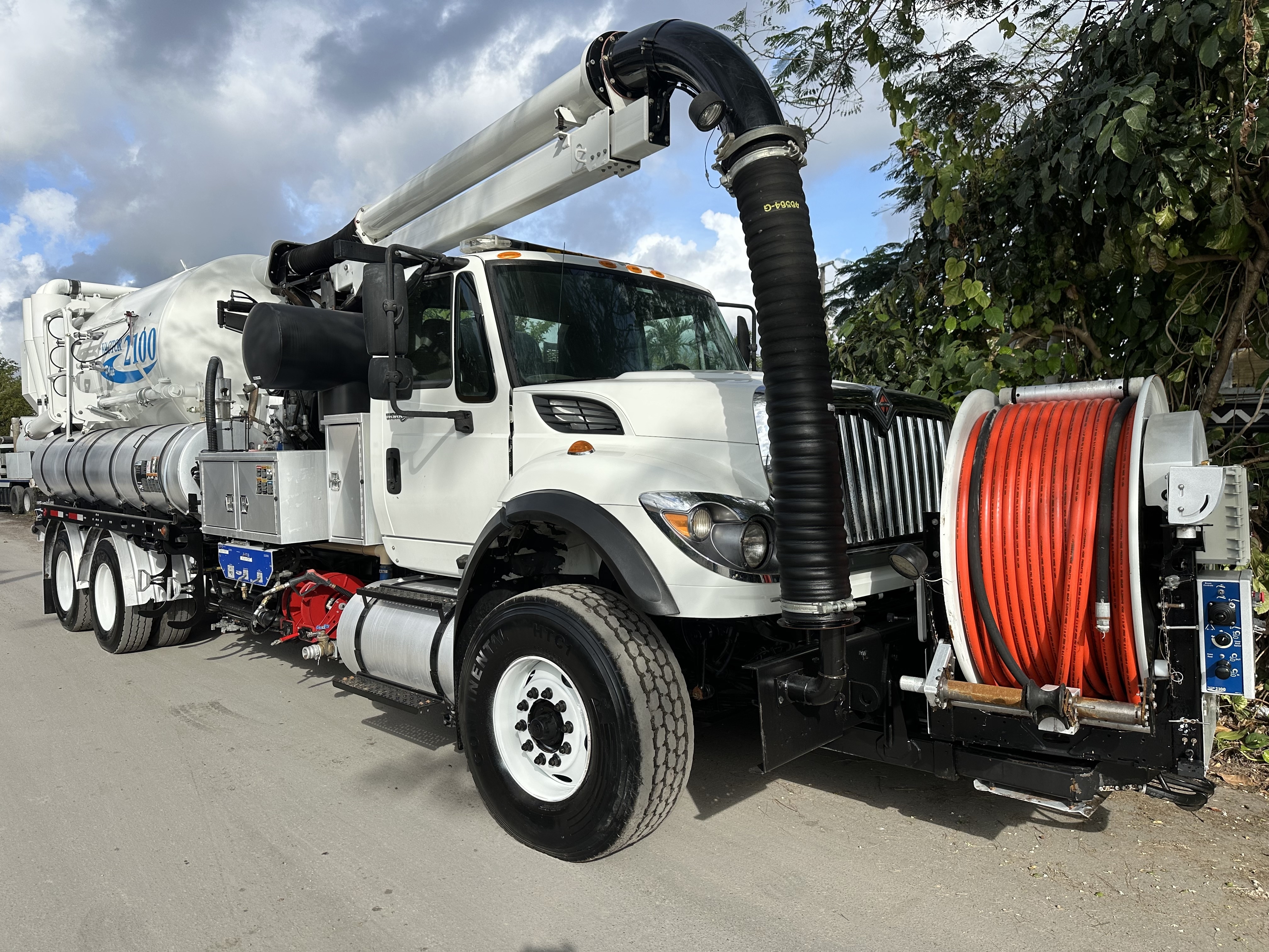 2014 INTERNATIONAL 7500 in Miami, FL