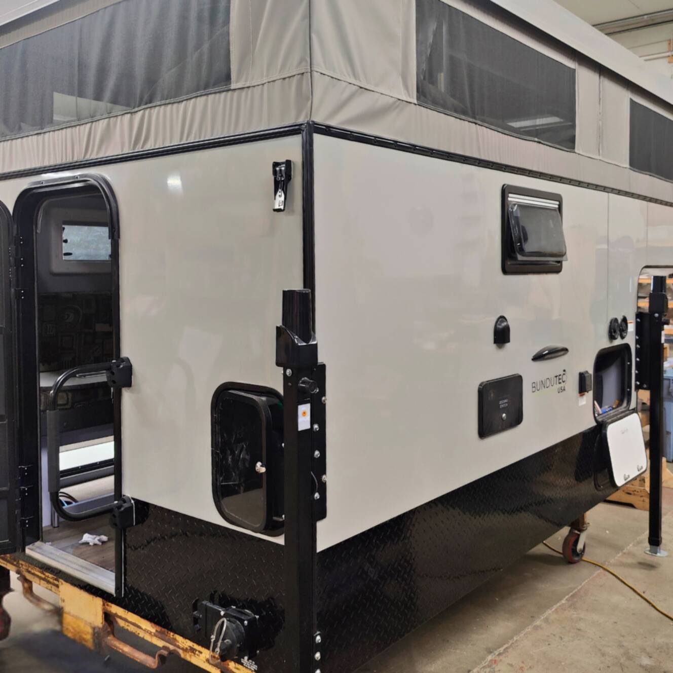 A photo of this 2024 Bundutecusa Free built for a Flatbed