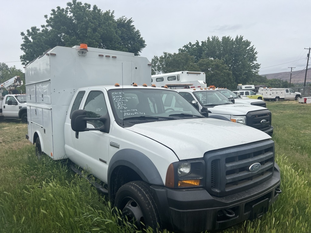 2006 FORD F450 XL in Yakima, WA