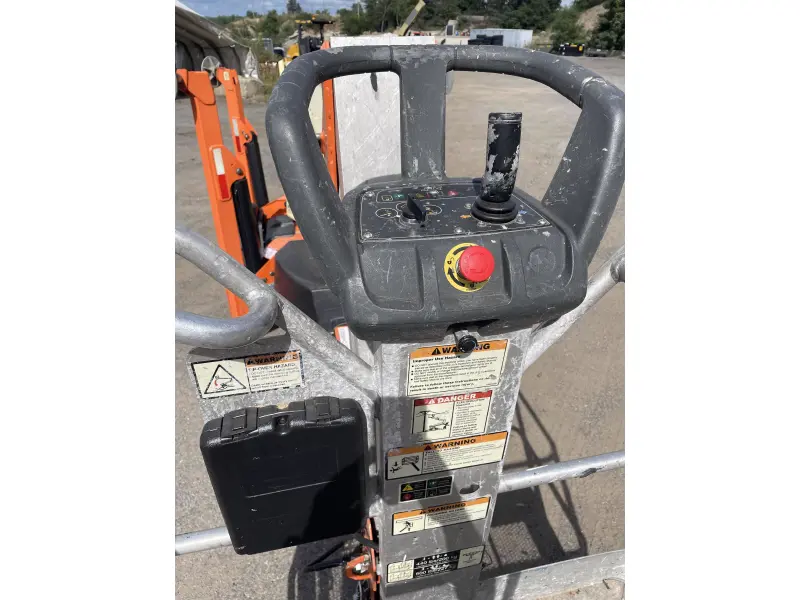 2017 JLG T500J