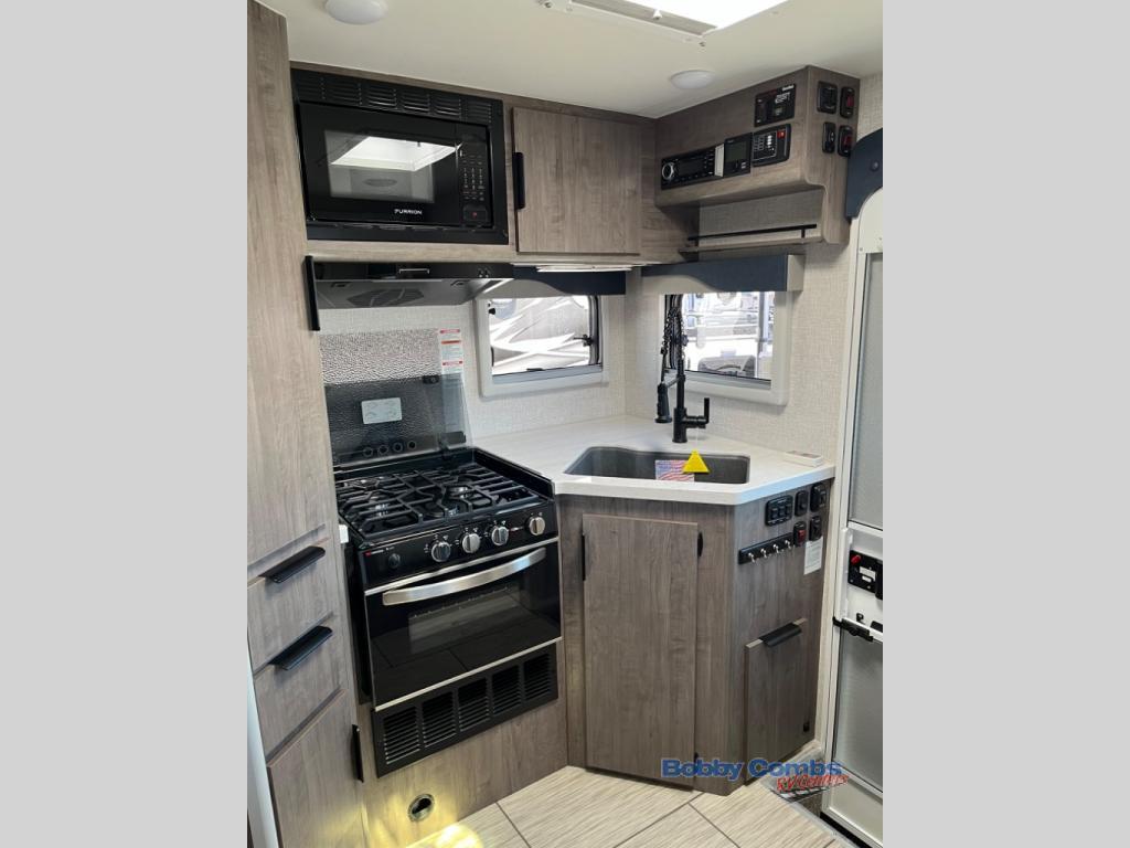 New 2025 Lance Lance Truck Campers 975 For Sale in Coburg, OR