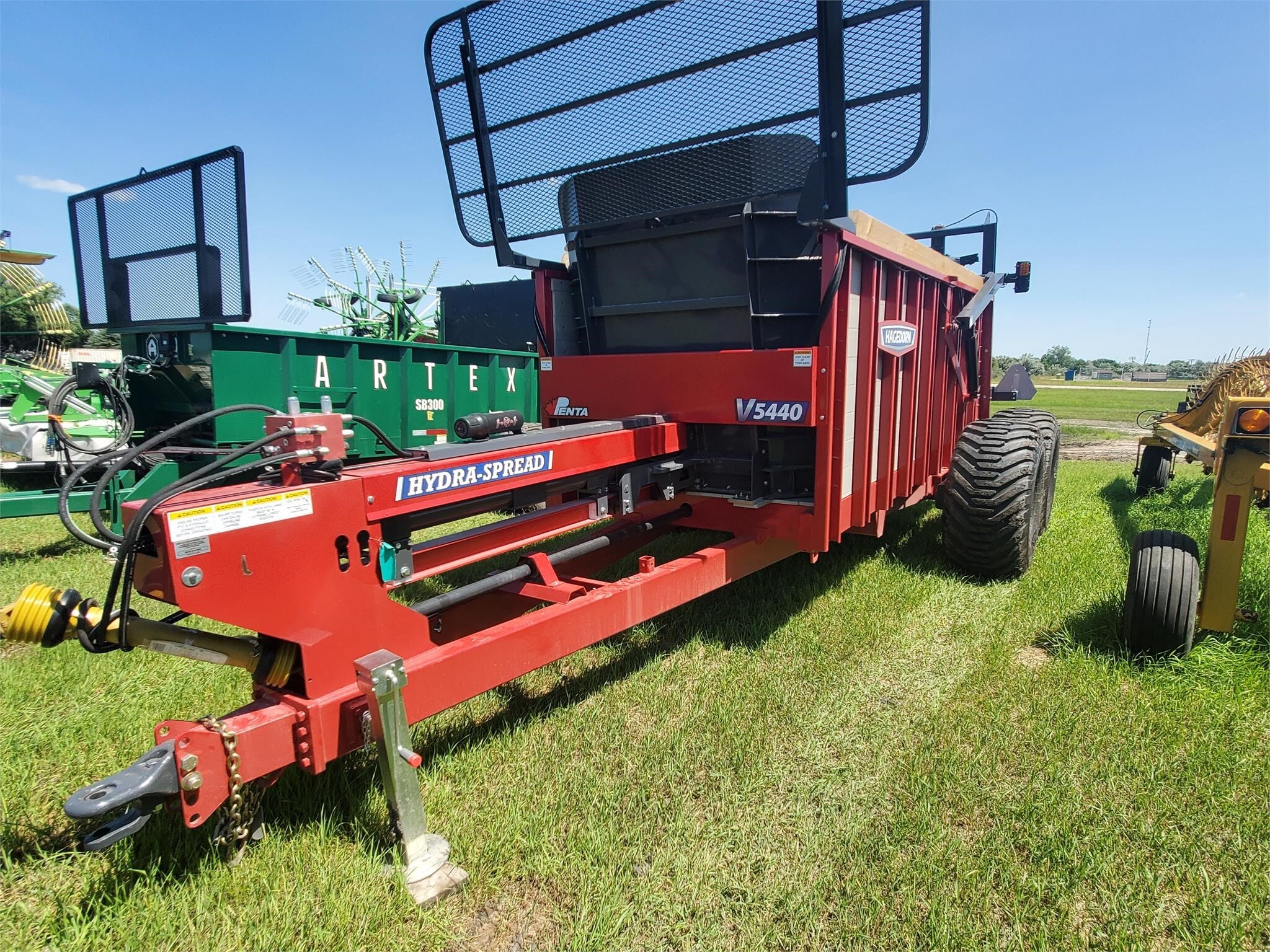 2024 HAGEDORN HYDRA-SPREAD EXTRAVERT 5440 in Colfax, ND