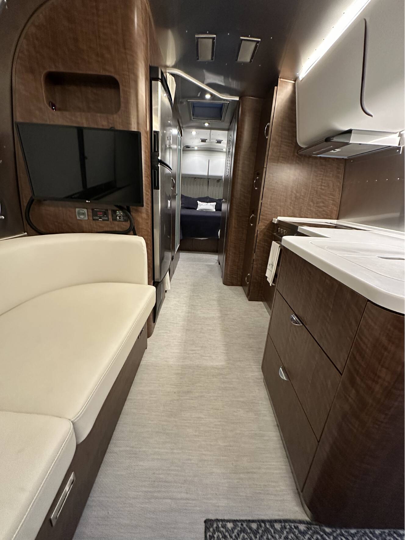 A photo of this 2022 Airstream GLOBETROTTER 27FB