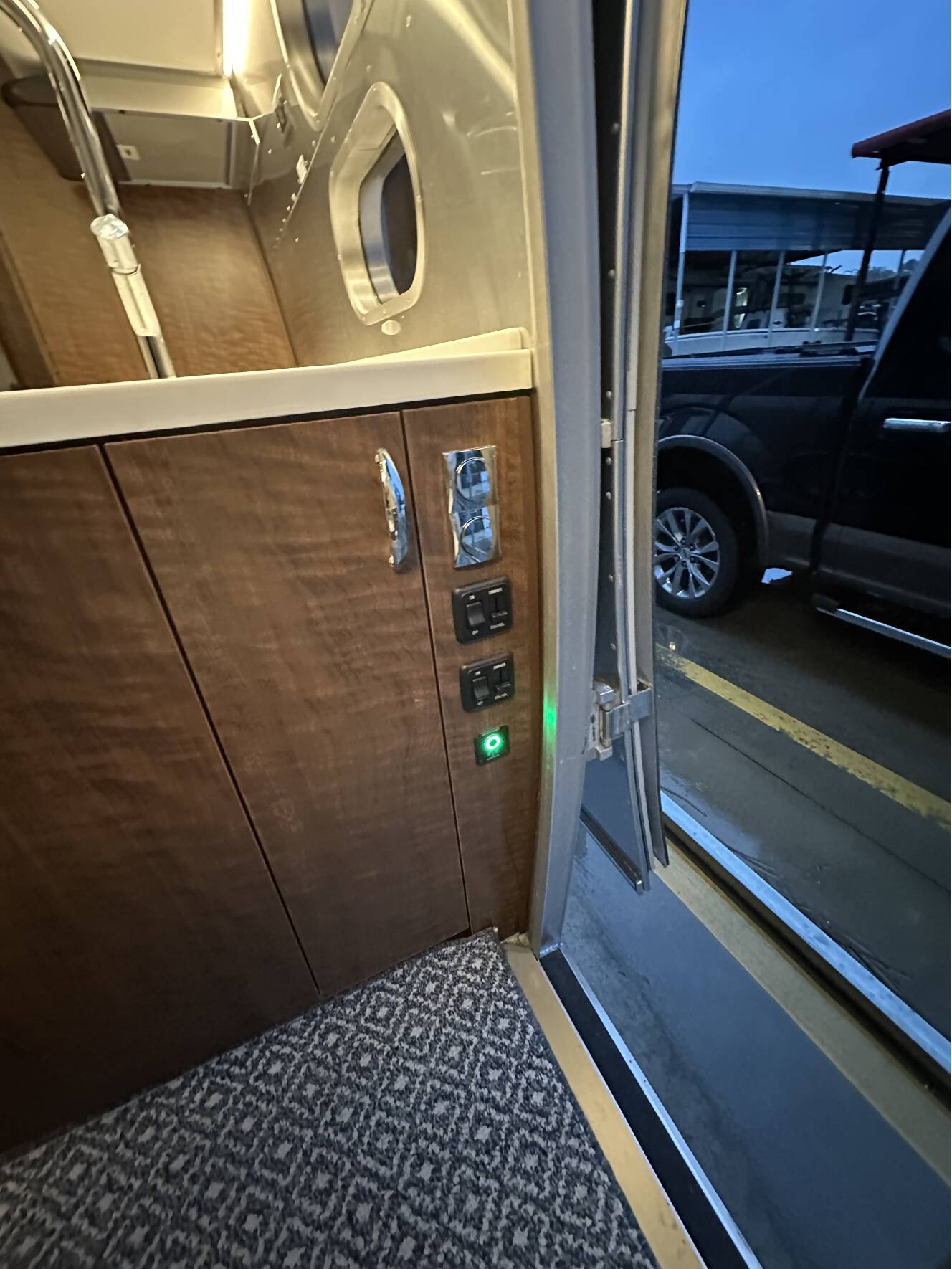 A photo of this 2022 Airstream GLOBETROTTER 27FB