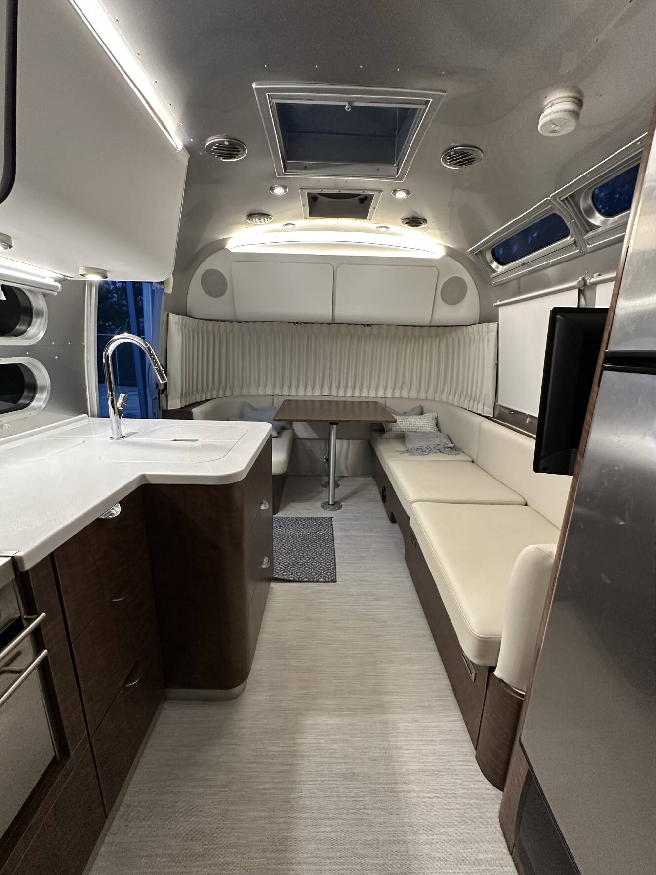 A photo of this 2022 Airstream GLOBETROTTER 27FB