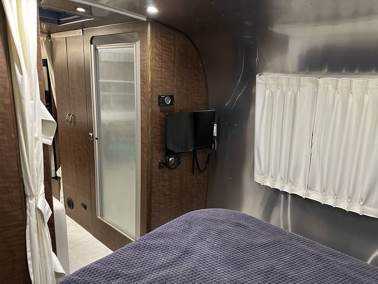 A photo of this 2022 Airstream GLOBETROTTER 27FB