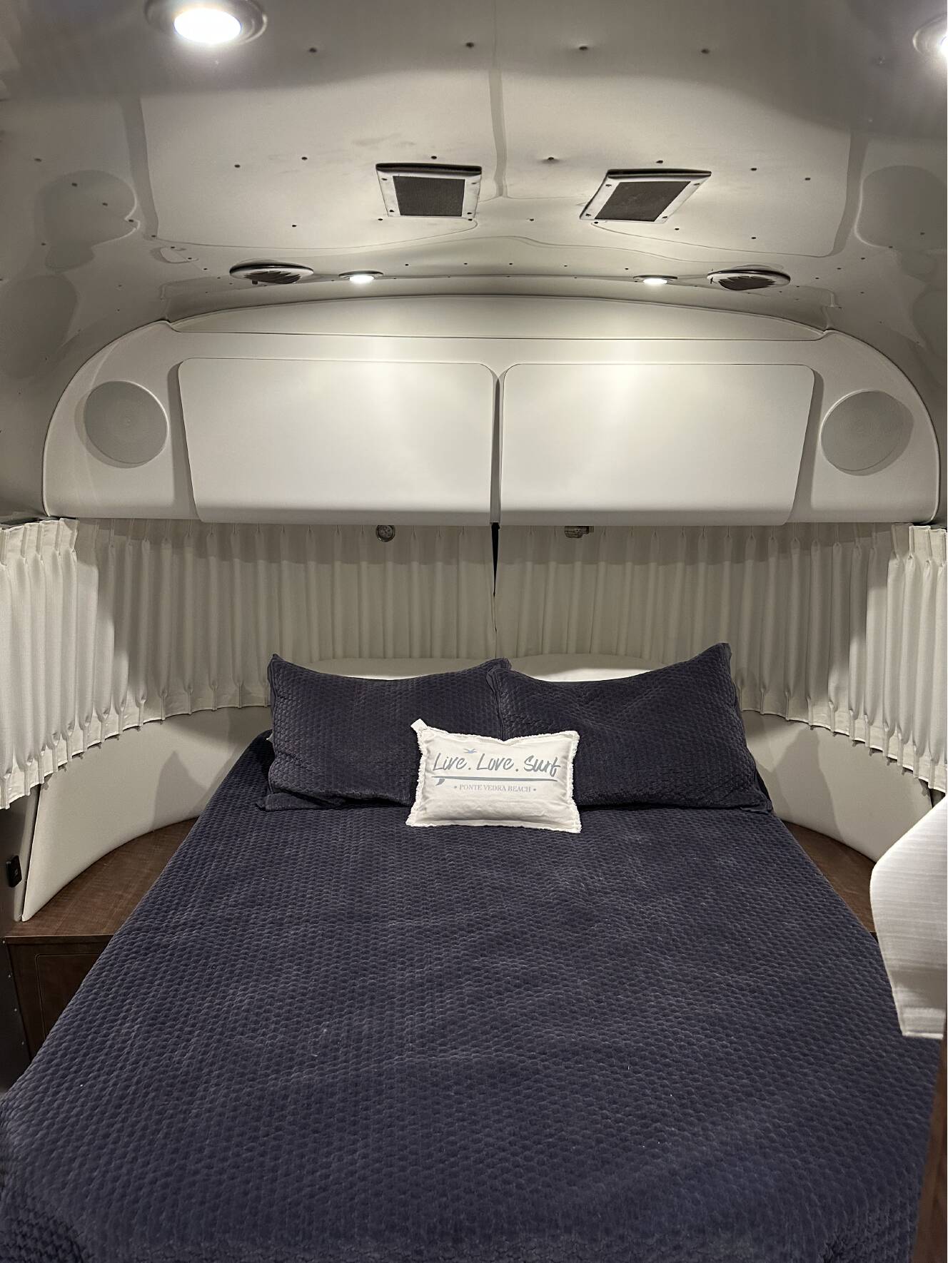 A photo of this 2022 Airstream GLOBETROTTER 27FB