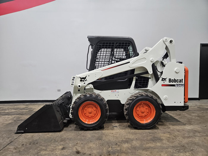 2017 BOBCAT S570 in Cary, IL