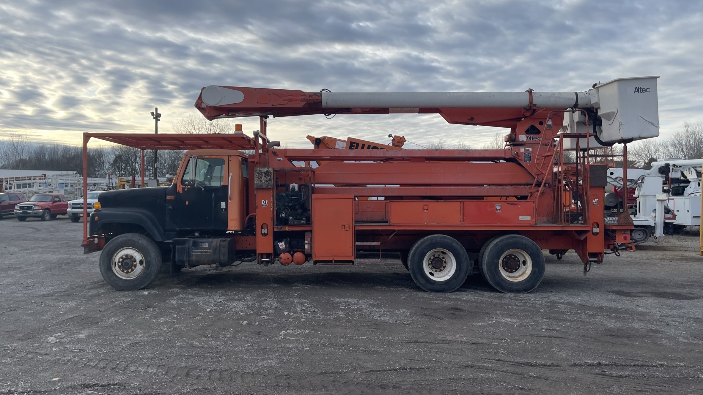1994 INTERNATIONAL 2574 6x4 in Canton, OH