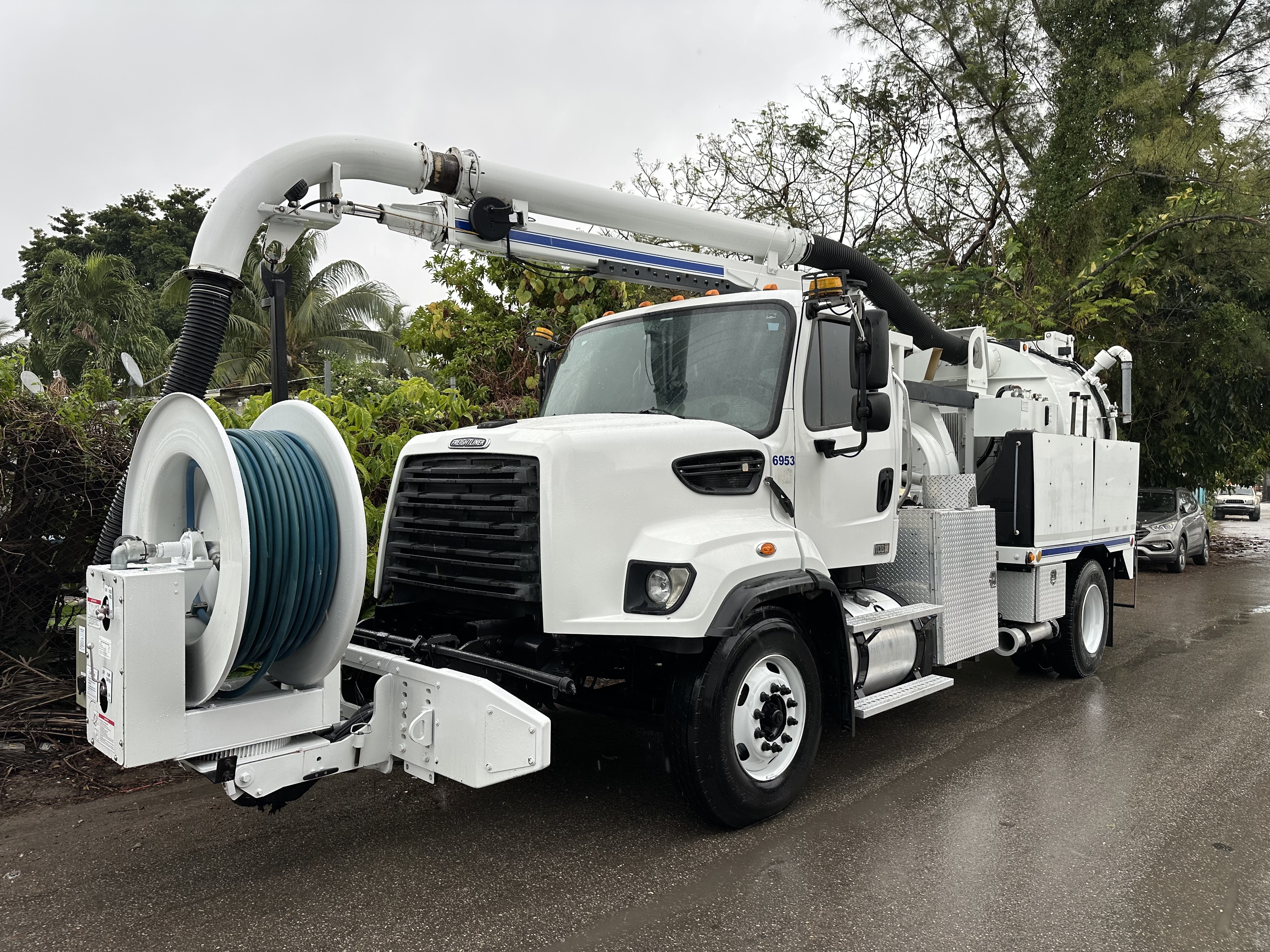 2016 FREIGHTLINER 108 SD in Miami, FL