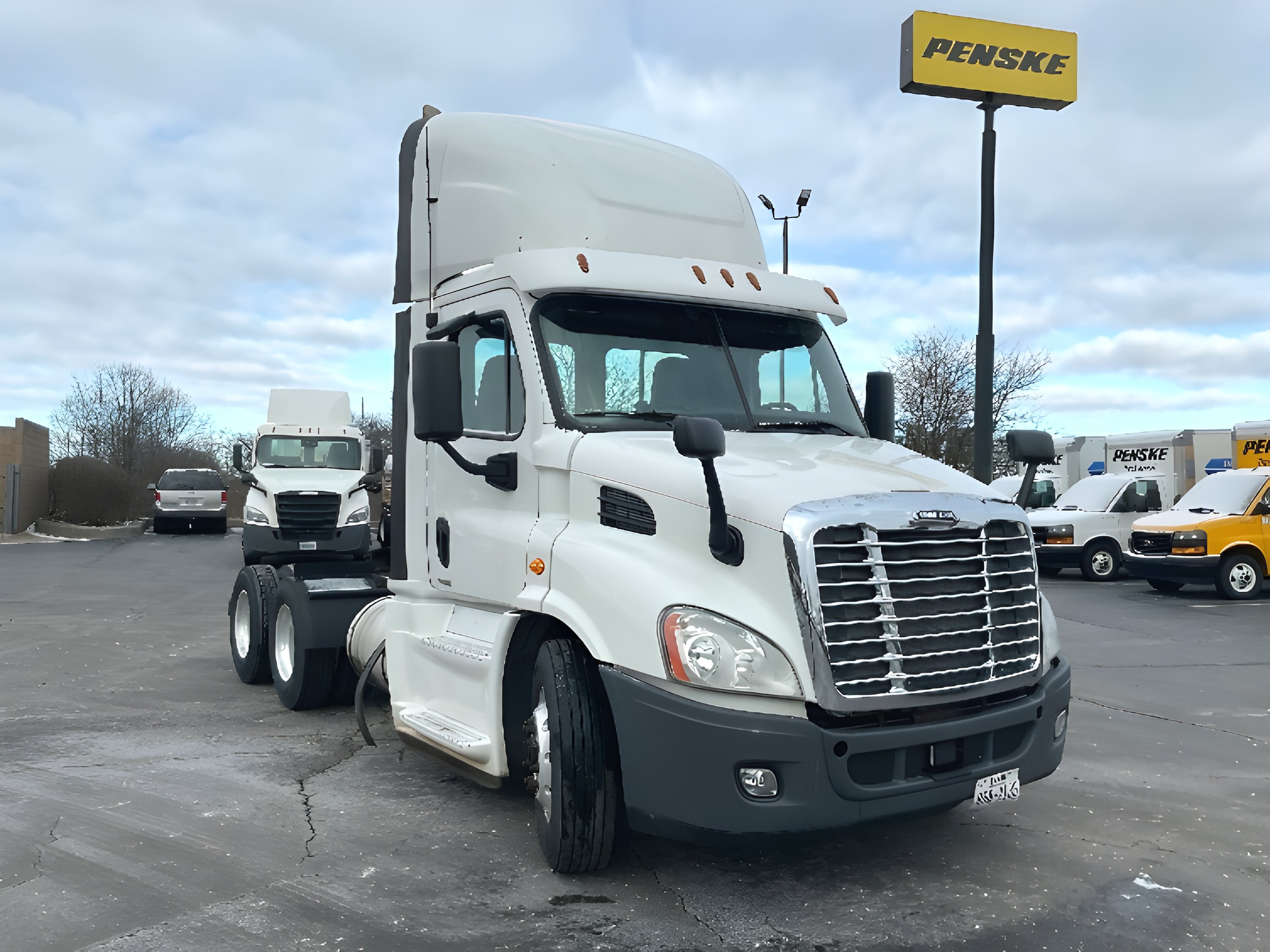 2016 FREIGHTLINER CASCADIA 113 in Perrysburg, OH