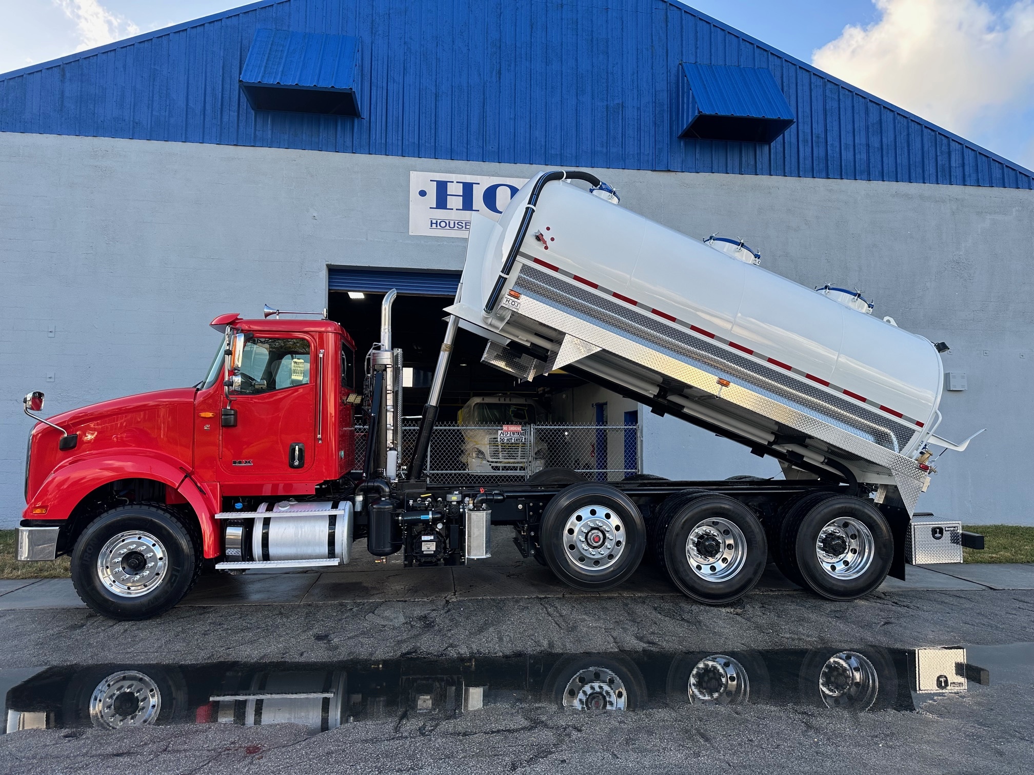 2018 INTERNATIONAL HX620 in Miami, FL