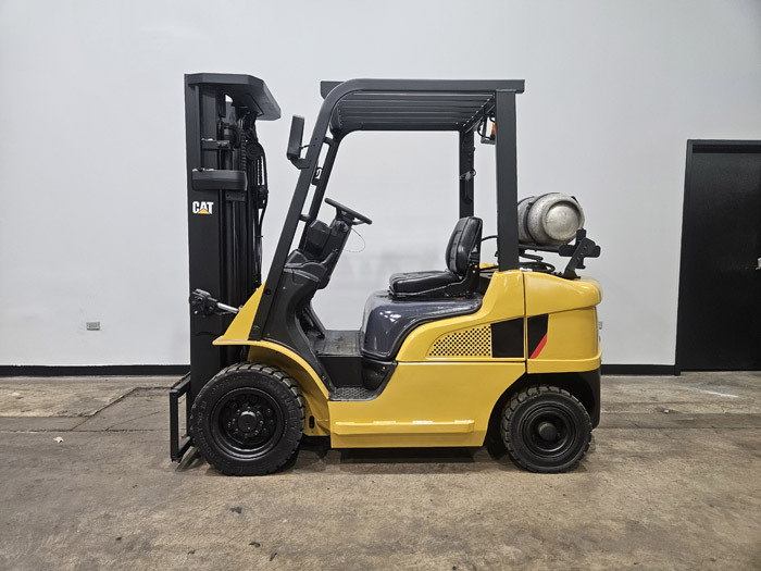 2017 CATERPILLAR GP25N in Cary, IL
