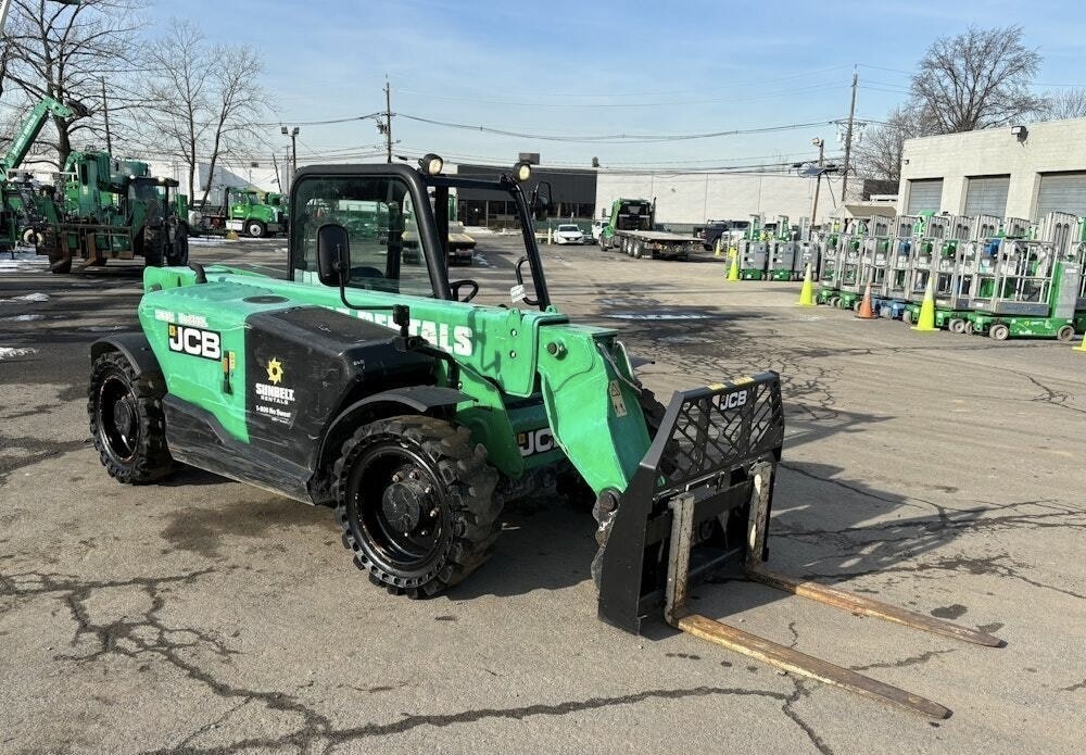 2018 JCB 525-60 in Avon, OH