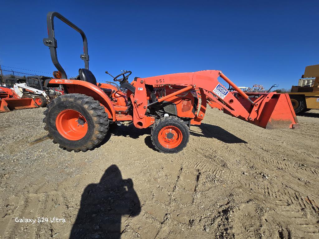 2019 KUBOTA 3301 in Denver, NC