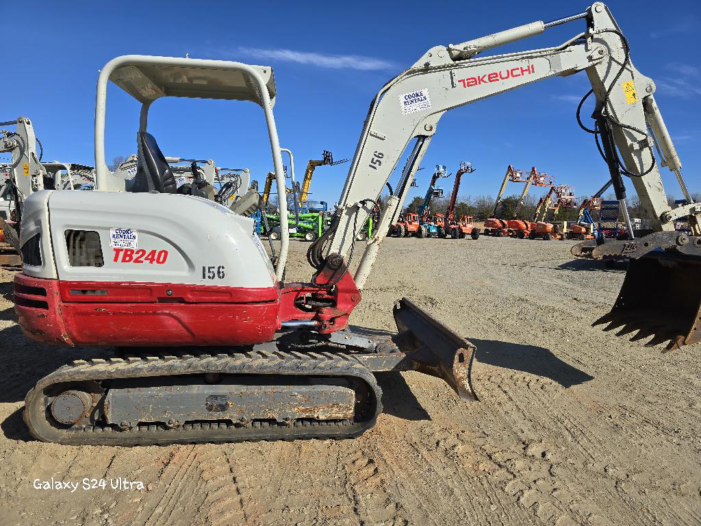 2021 TAKEUCHI TB240 in Denver, NC