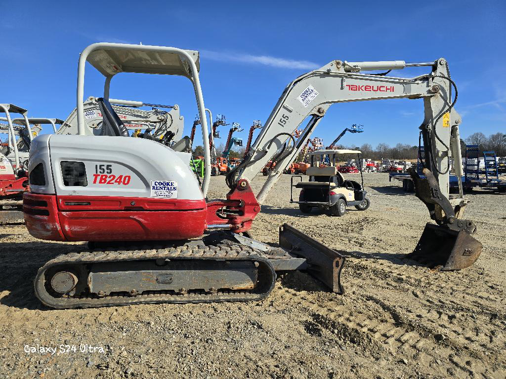 2021 TAKEUCHI TB240 in Denver, NC