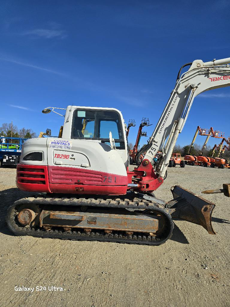 2017 TAKEUCHI TB290 in Denver, NC