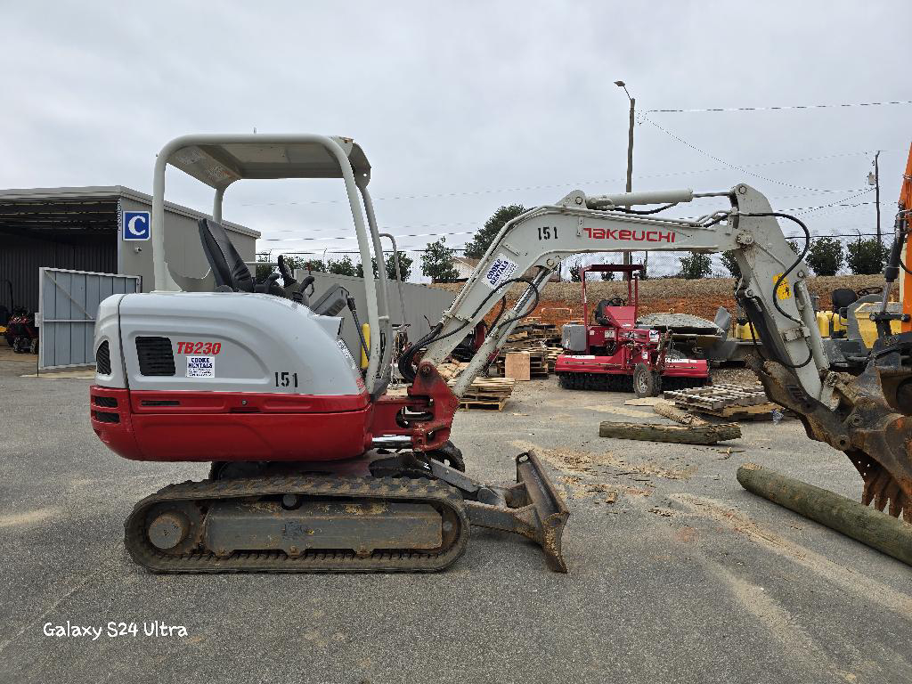 2021 TAKEUCHI tb230 in Denver, NC