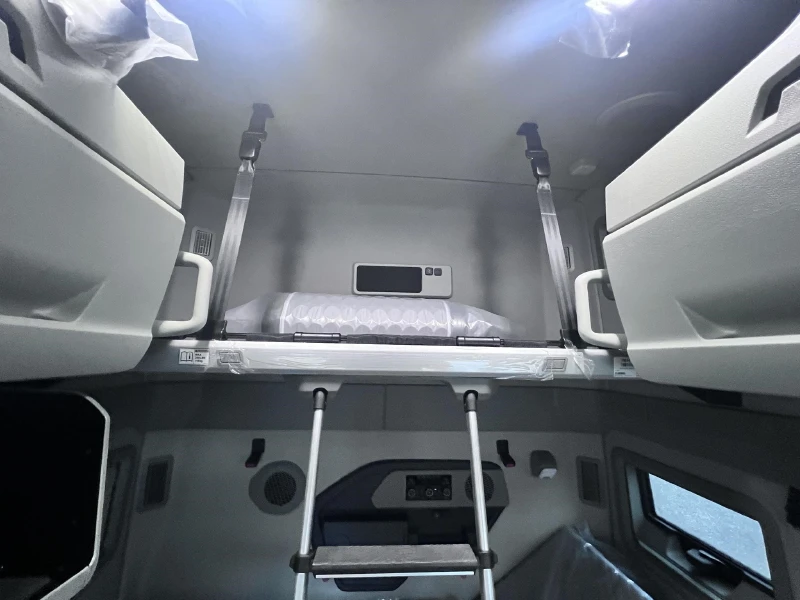 2026 VOLVO VNL64T860