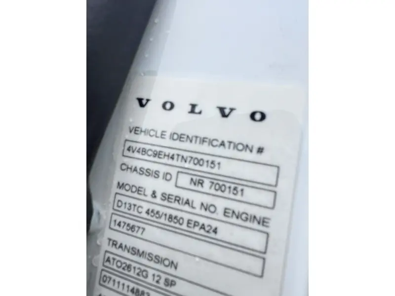 2026 VOLVO VNL64T860